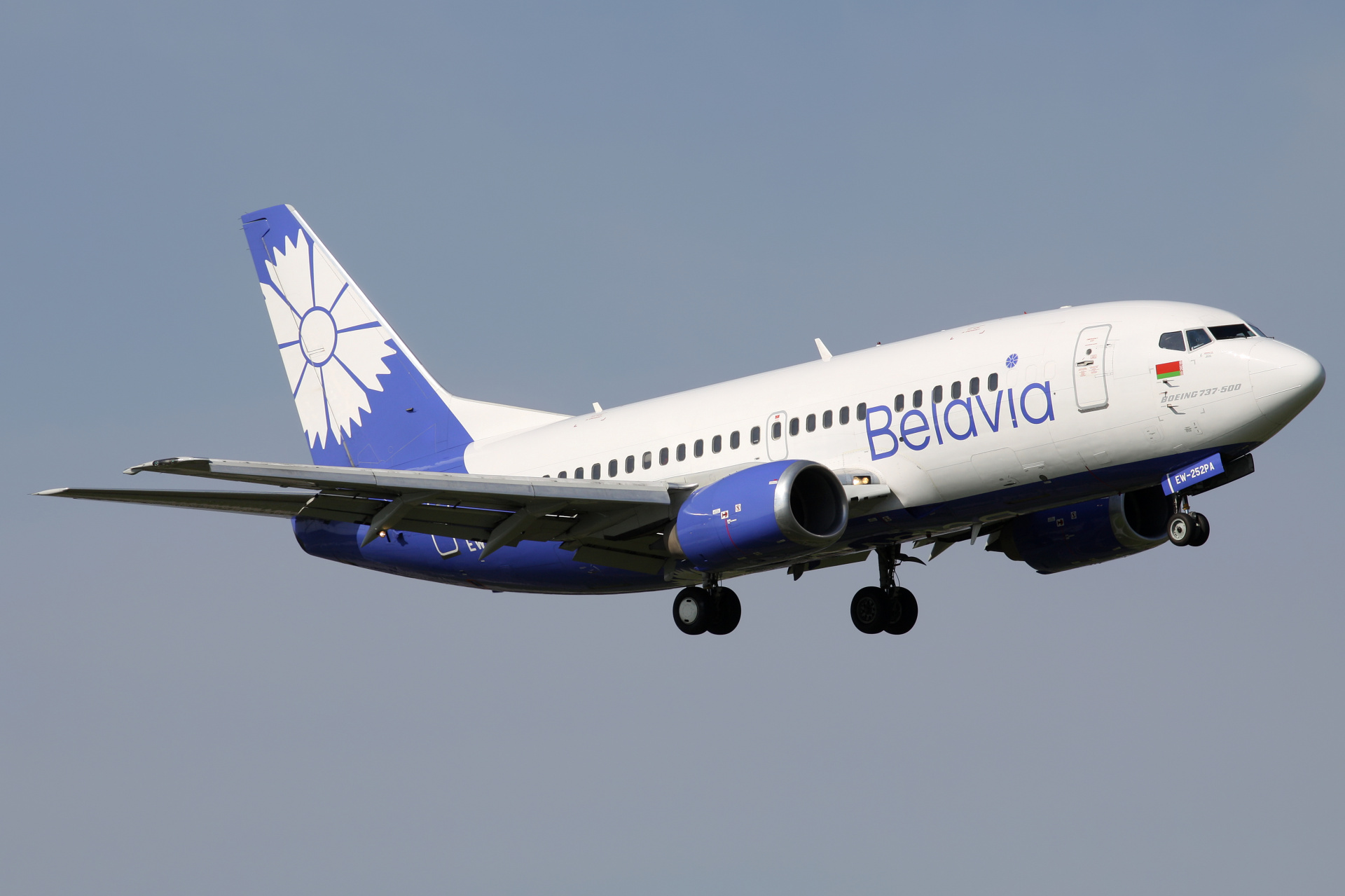 EW-252PA (nowe malowanie) (Samoloty » Spotting na EPWA » Boeing 737-500 » Belavia)