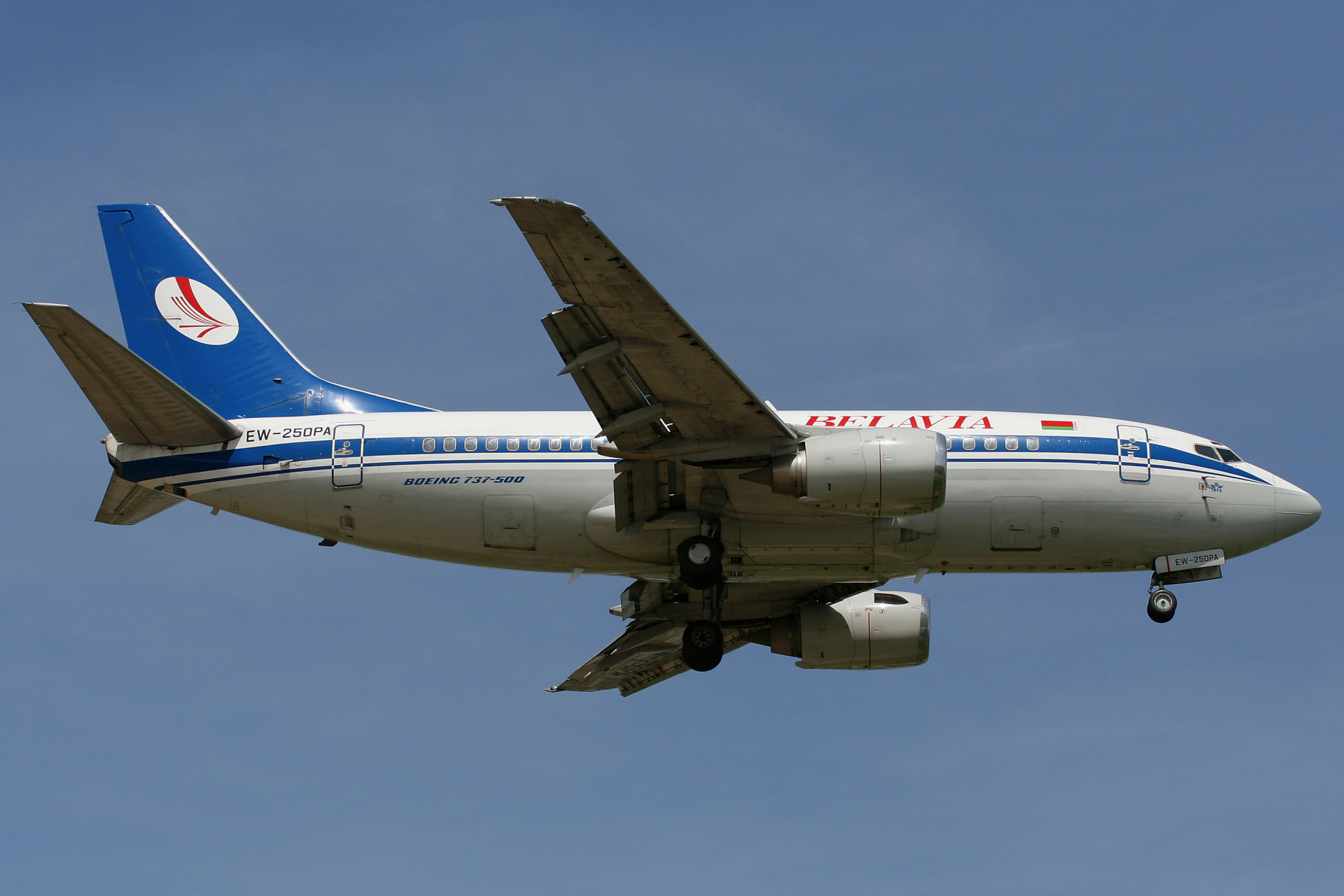 EW-250PA (Samoloty » Spotting na EPWA » Boeing 737-500 » Belavia)