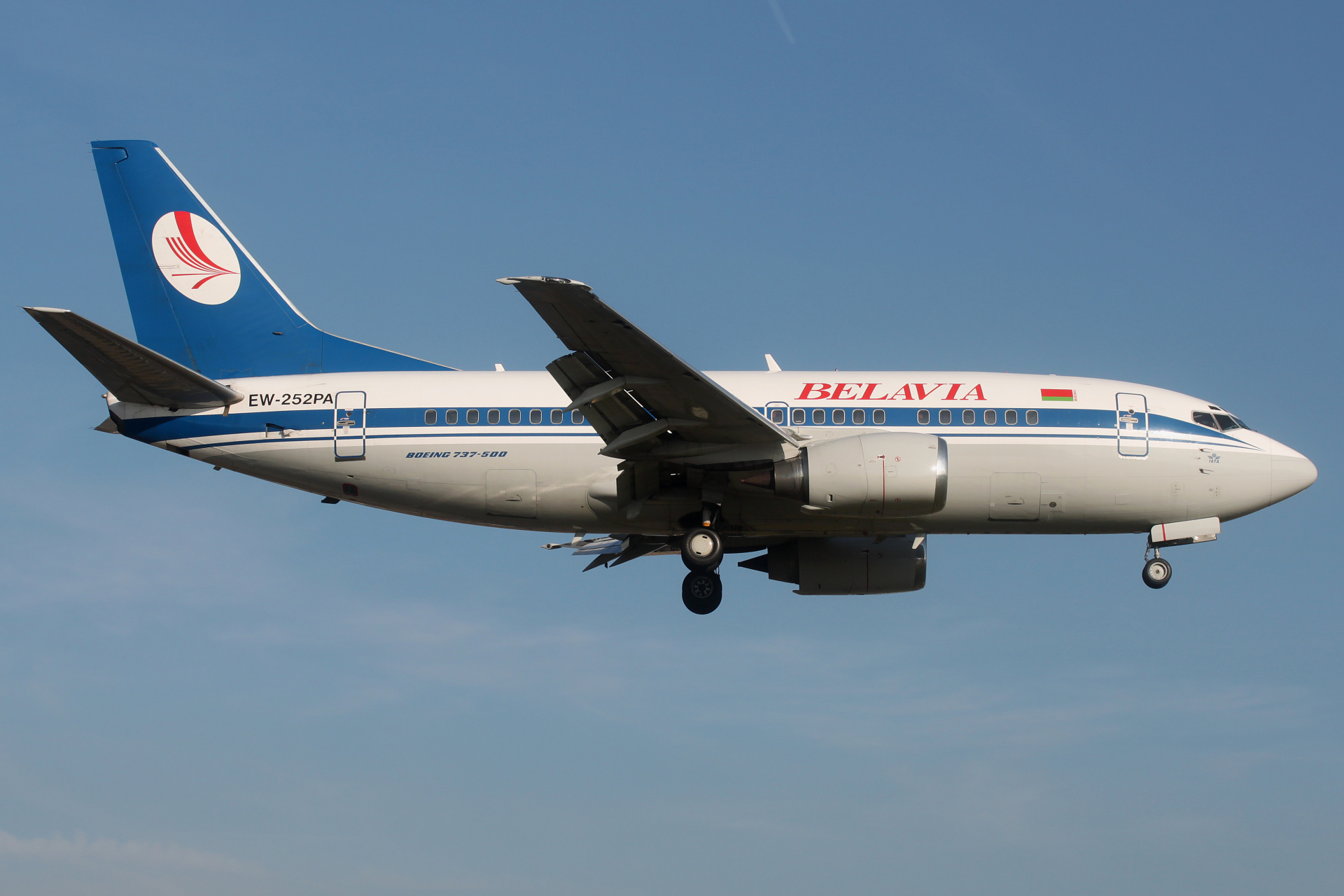 EW-252PA (Samoloty » Spotting na EPWA » Boeing 737-500 » Belavia)