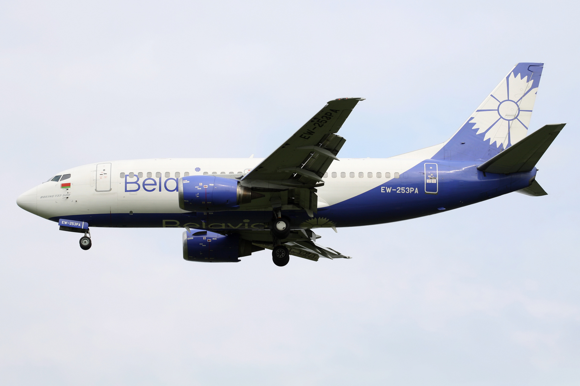 EW-253PA (Samoloty » Spotting na EPWA » Boeing 737-500 » Belavia)