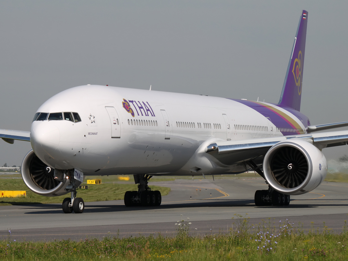 HS-TKN (Aircraft » EPWA Spotting » Boeing 777-300ER » Thai Airlines)