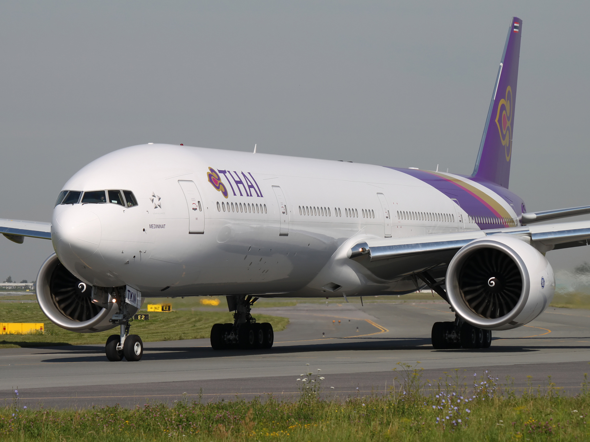 HS-TKN (Samoloty » Spotting na EPWA » Boeing 777-300ER » Thai Airlines)