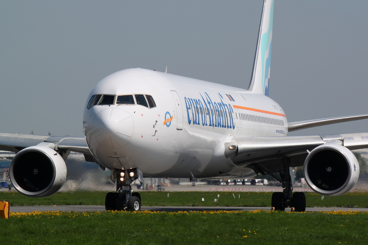 CS-TLO (naklejka 20-ej rocznicy) (Samoloty » Spotting na EPWA » Boeing 767-300 » EuroAtlantic Airways)