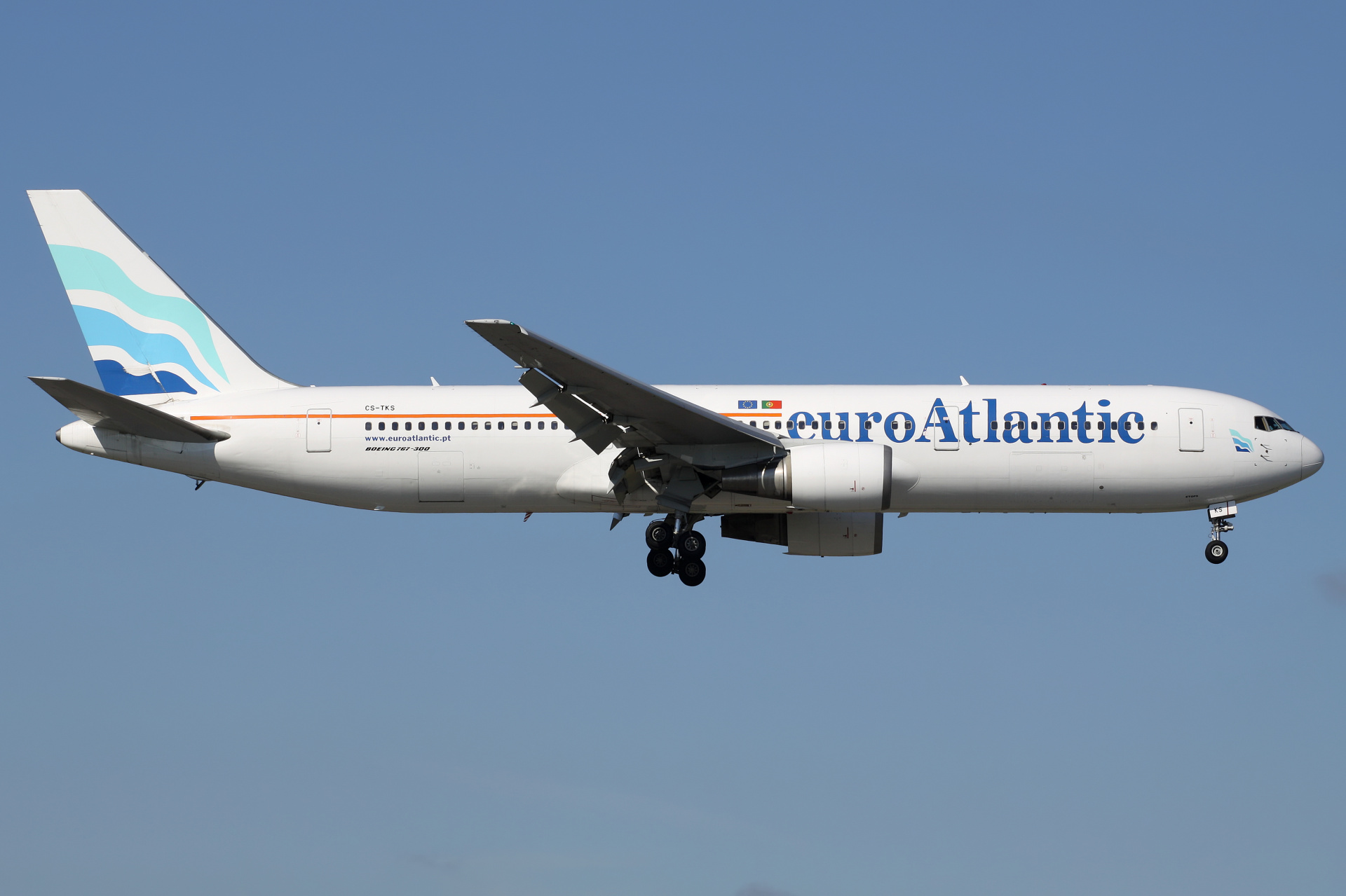 CS-TKS (Samoloty » Spotting na EPWA » Boeing 767-300 » EuroAtlantic Airways)