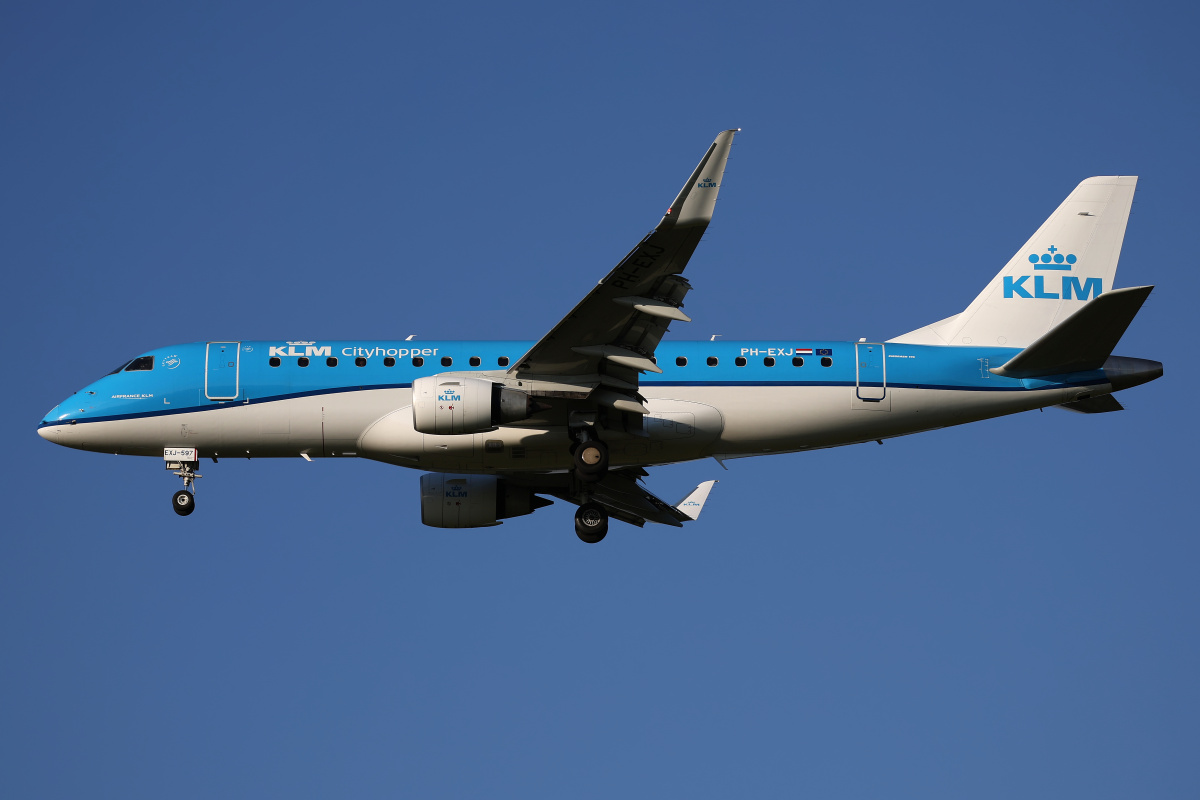 PH-EXJ (Aircraft » EPWA Spotting » Embraer E175 » KLM Cityhopper)