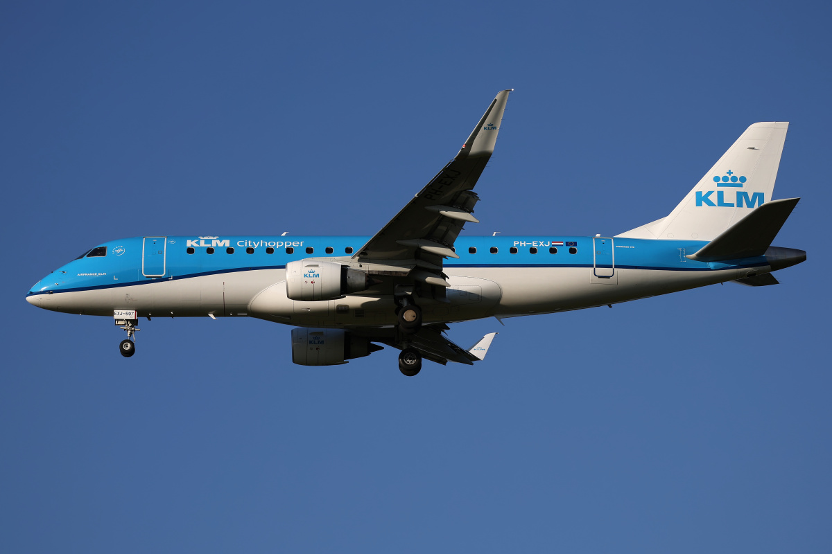 PH-EXJ (Aircraft » EPWA Spotting » Embraer E175 (ERJ-170-200) » KLM Cityhopper)