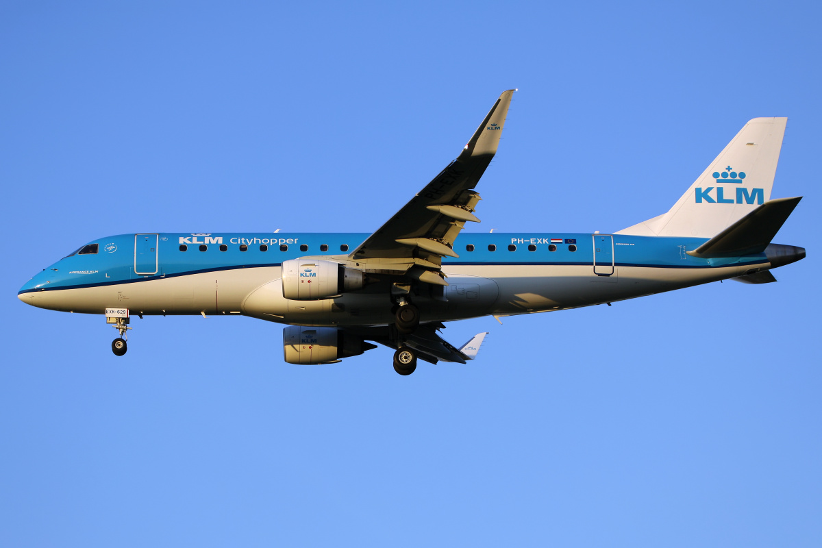 PH-EXK (Samoloty » Spotting na EPWA » Embraer E175 » KLM Cityhopper)