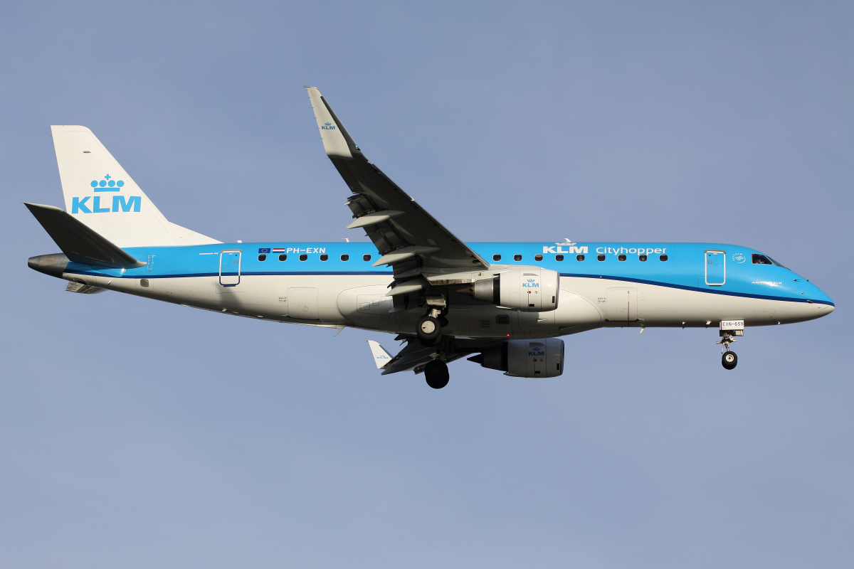 PH-EXN (Aircraft » EPWA Spotting » Embraer E175 (ERJ-170-200) » KLM Cityhopper)