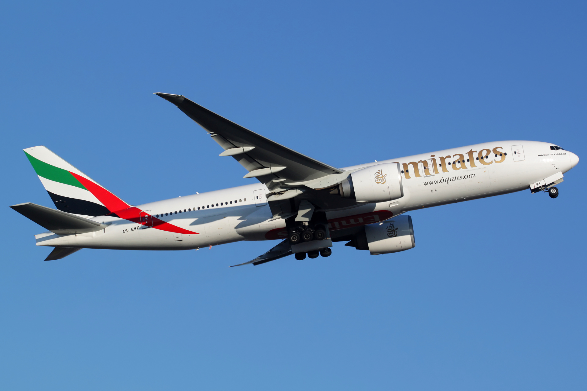 A6-EWF, Emirates (Samoloty » Spotting na EPWA » Boeing 777-200LR)