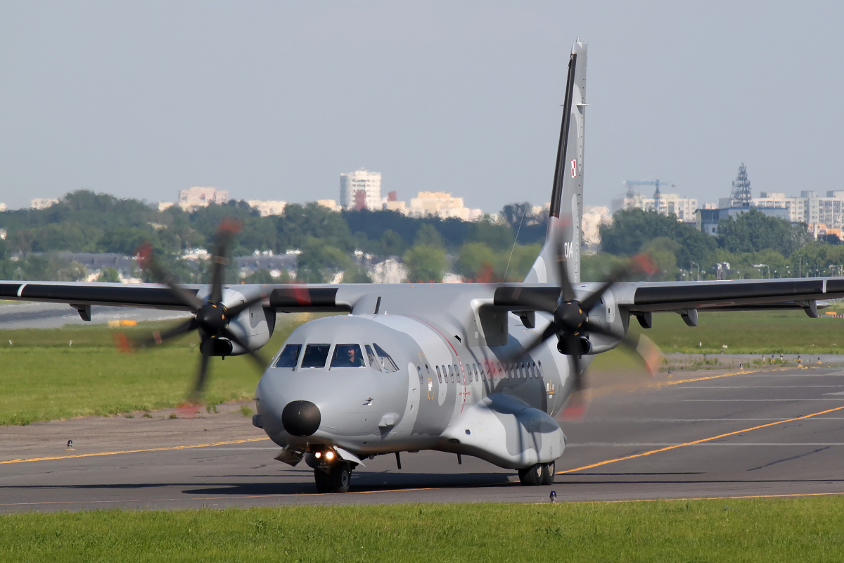 014 (Samoloty » Spotting na EPWA » CASA C-295M » Polskie Siły Powietrzne)