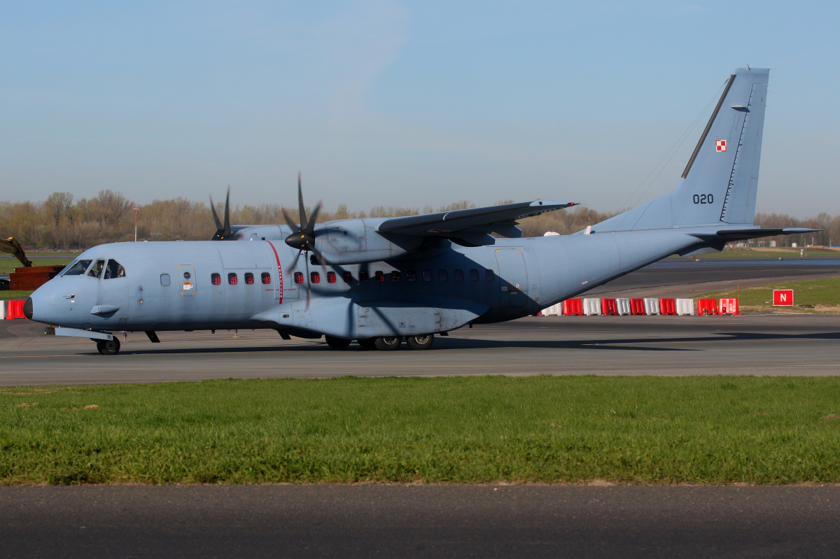 020 (Samoloty » Spotting na EPWA » CASA C-295M » Polskie Siły Powietrzne)