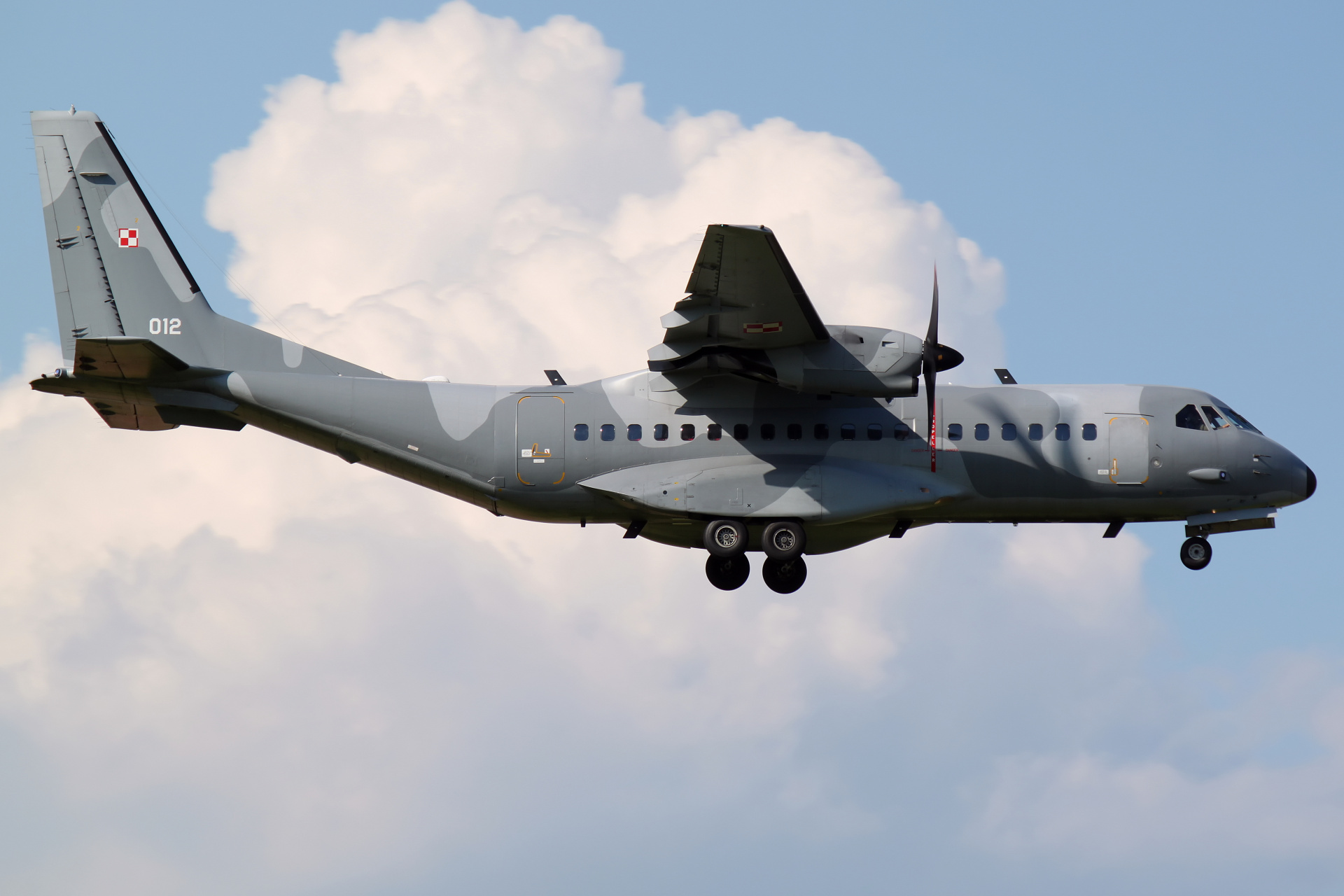 012 (Samoloty » Spotting na EPWA » CASA C-295M » Polskie Siły Powietrzne)