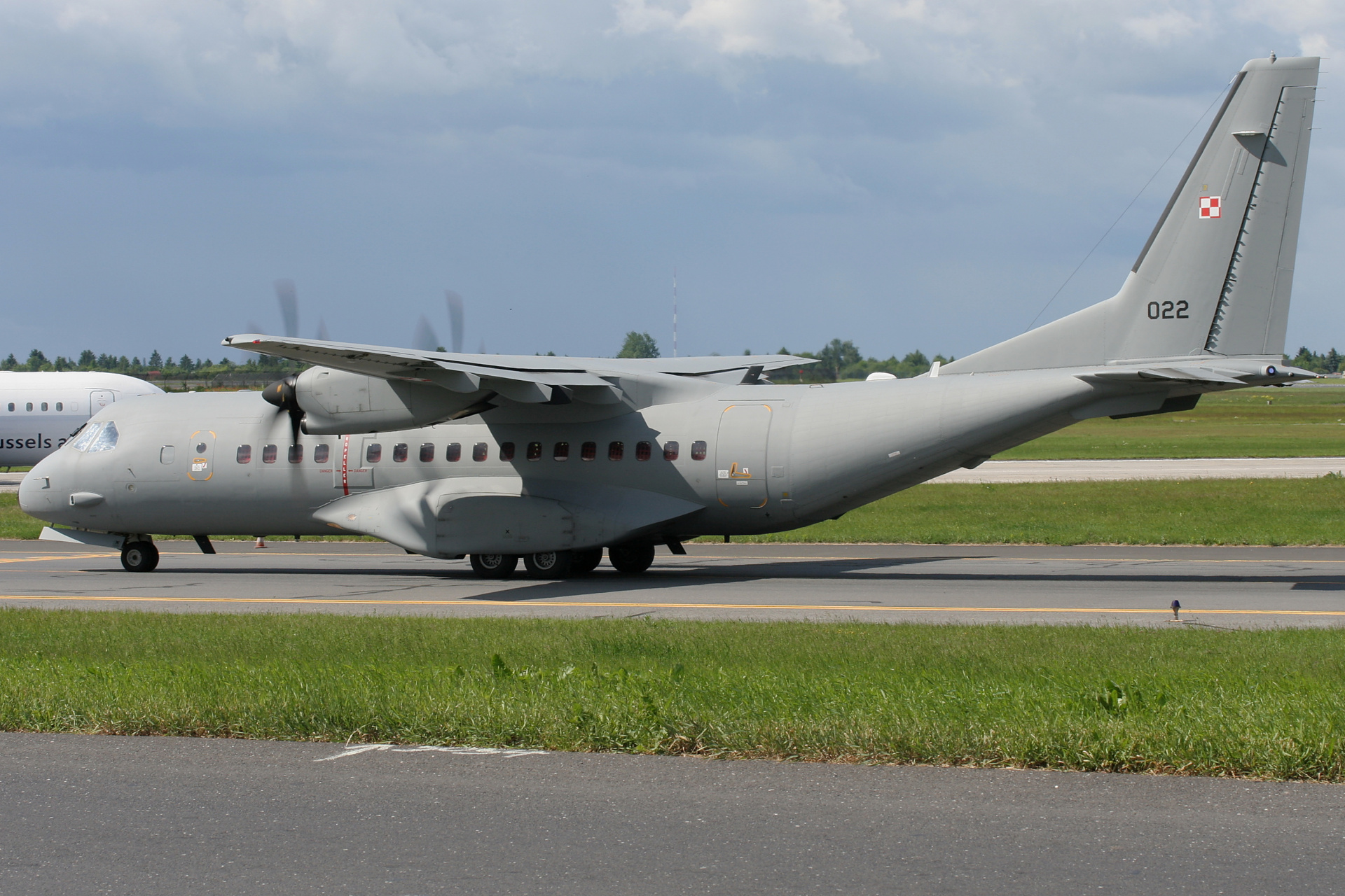 022 (Samoloty » Spotting na EPWA » CASA C-295M » Polskie Siły Powietrzne)
