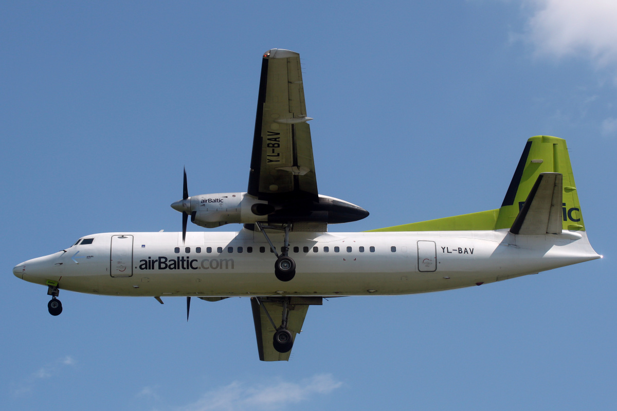 YL-BAV (Aircraft » EPWA Spotting » Fokker  50 » airBaltic)