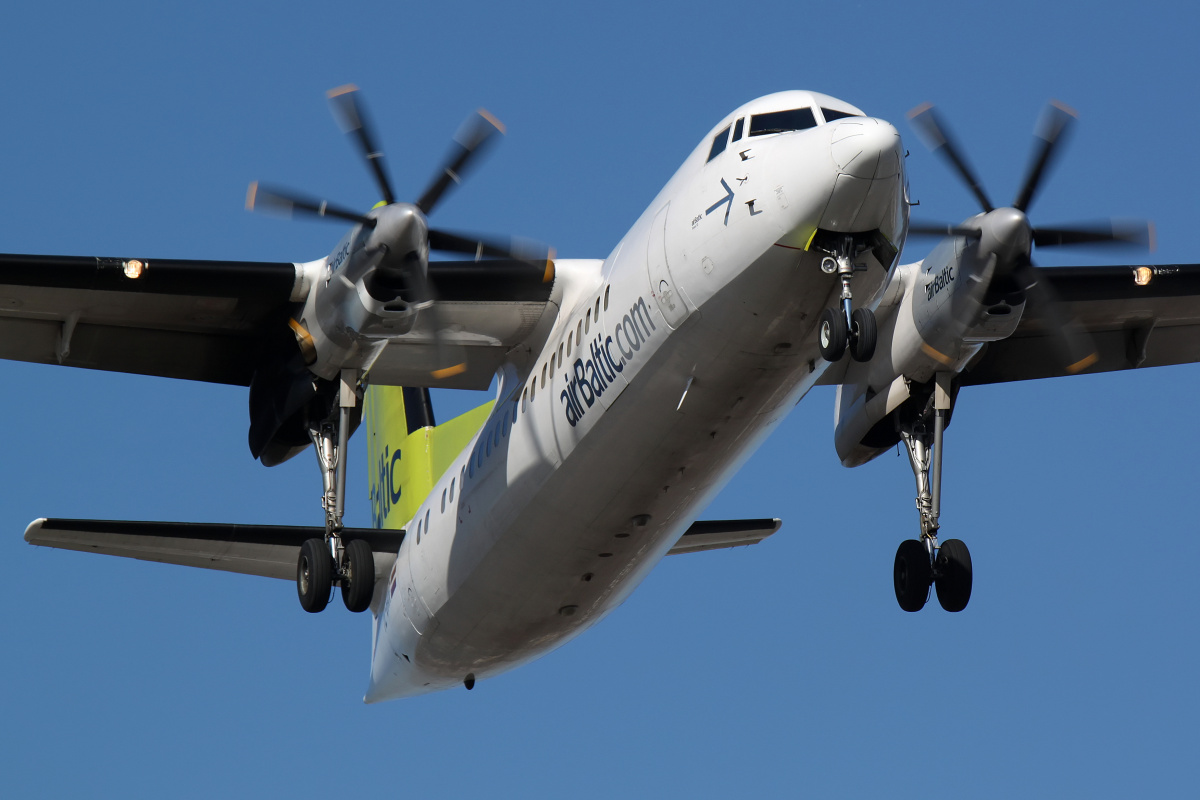 YL-BAR (Aircraft » EPWA Spotting » Fokker  50 » airBaltic)