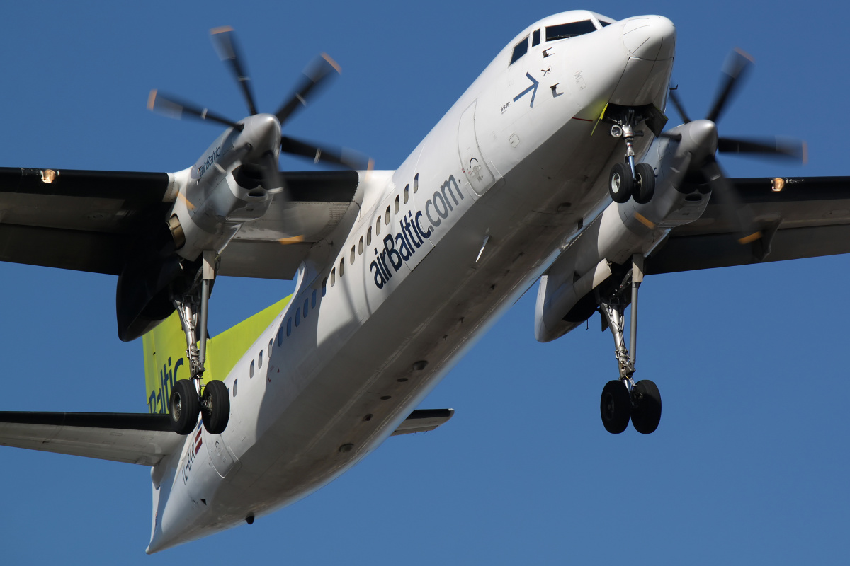 YL-BAR (Samoloty » Spotting na EPWA » Fokker  50 » airBaltic)