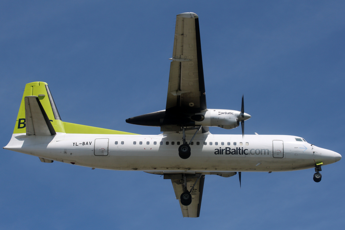 YL-BAV (Samoloty » Spotting na EPWA » Fokker  50 » airBaltic)