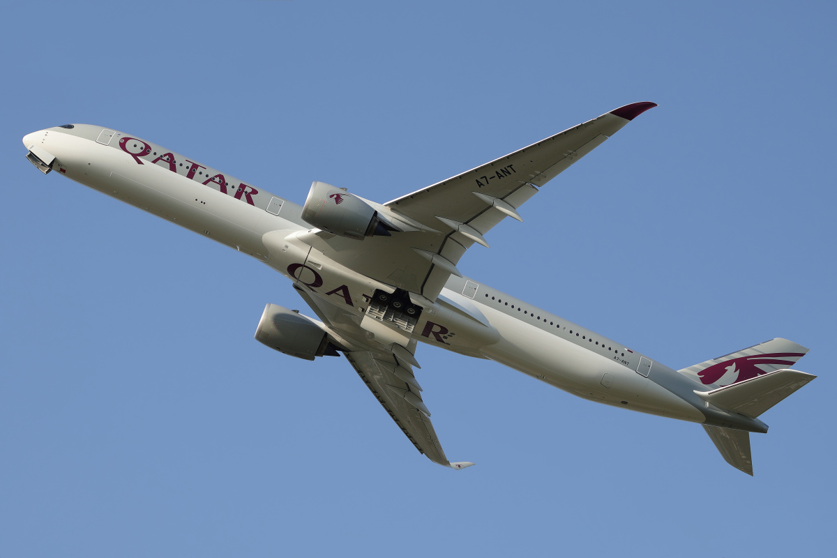 A7-ANT, Qatar Airways (Samoloty » Spotting na EPWA » Airbus A350-1000)