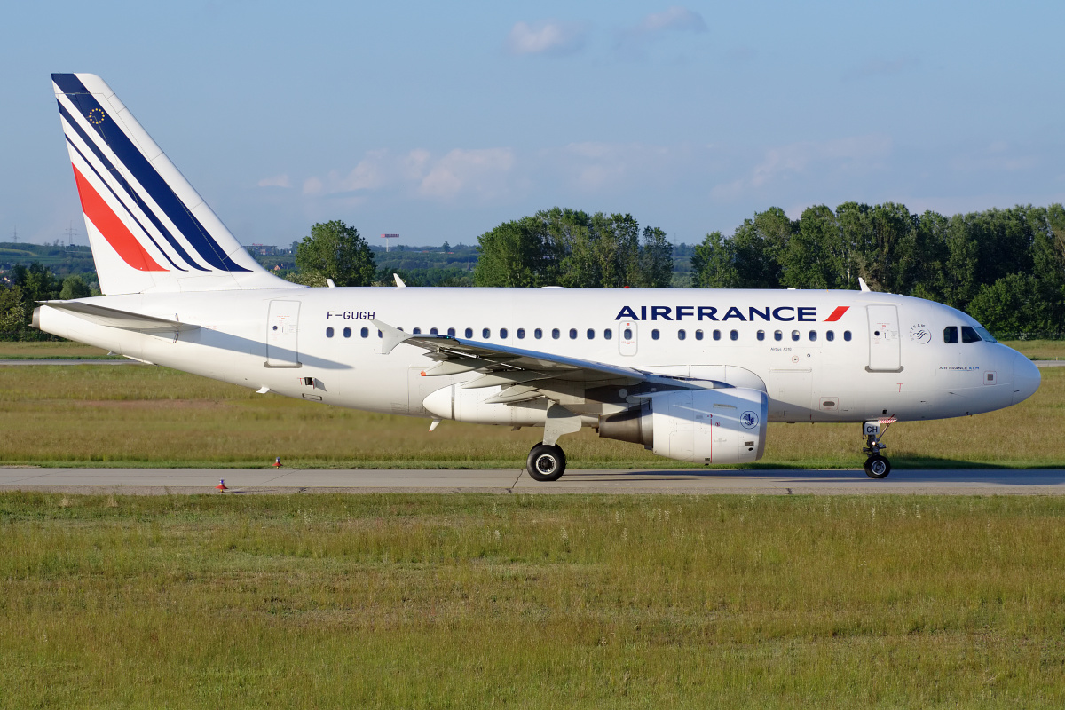 Airbus A318-100, F-GUGH, Air France (Samoloty » Spotting na Ferihegy » pozostałe)