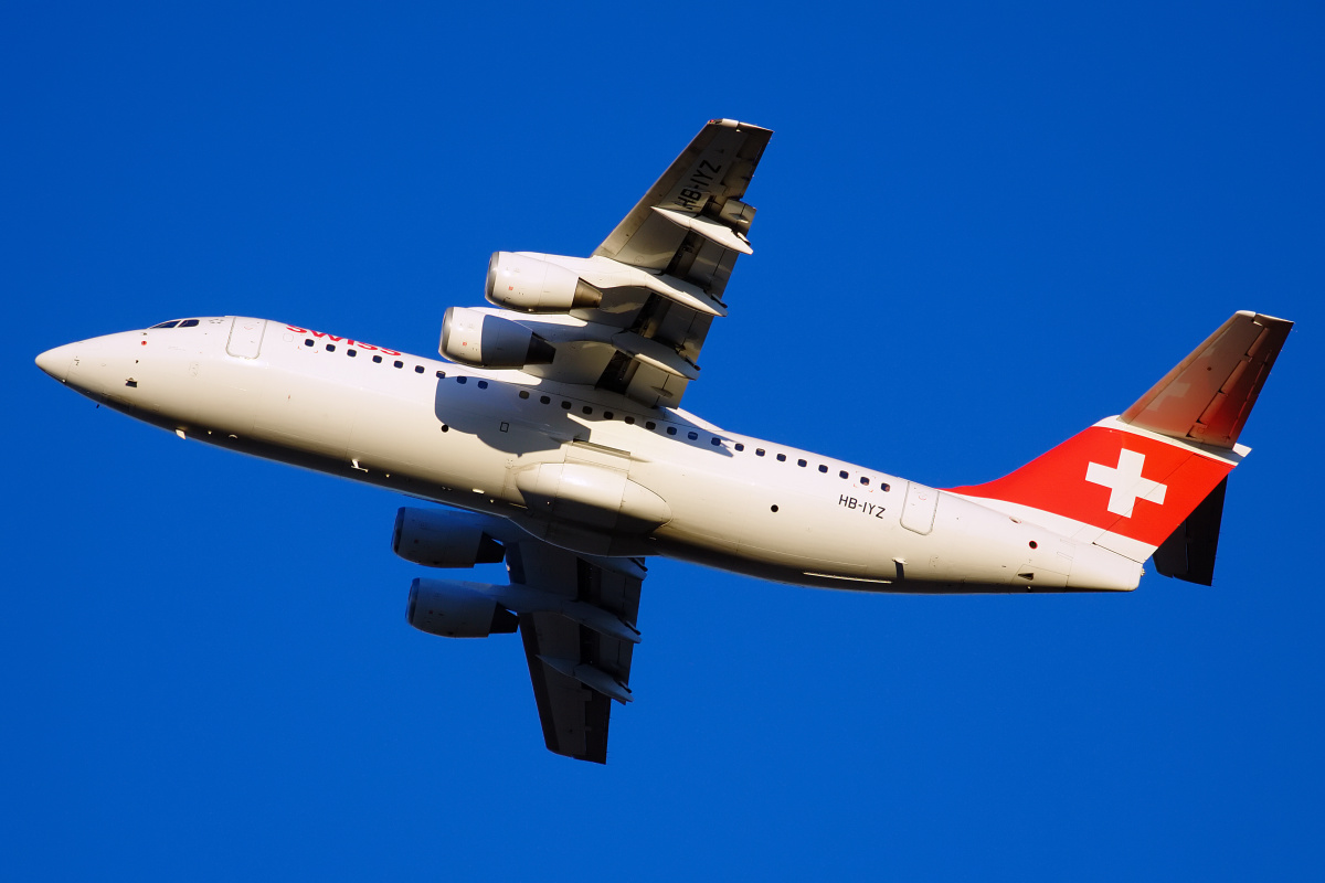 BAe Avro RJ100, HB-IYZ, Swiss Global Air Lines (Aircraft » Ferihegy Spotting » various)