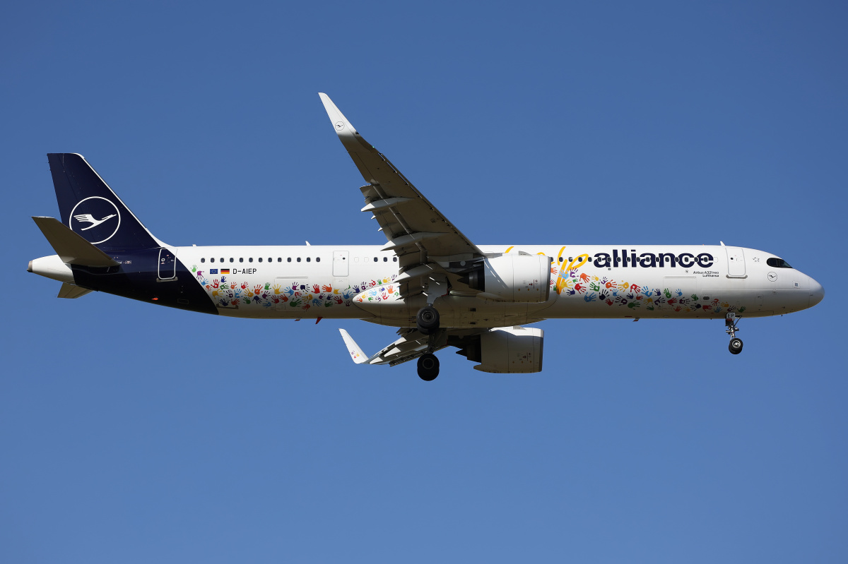 D-AIEP (Help Alliance livery)