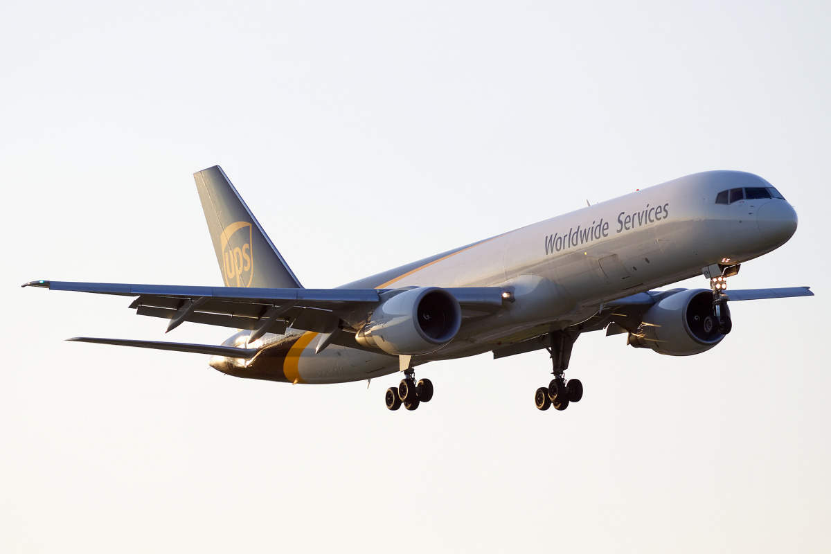 PF, N428UP (Aircraft » EPWA Spotting » Boeing 757-200F » United Parcel Service (UPS) Airlines)