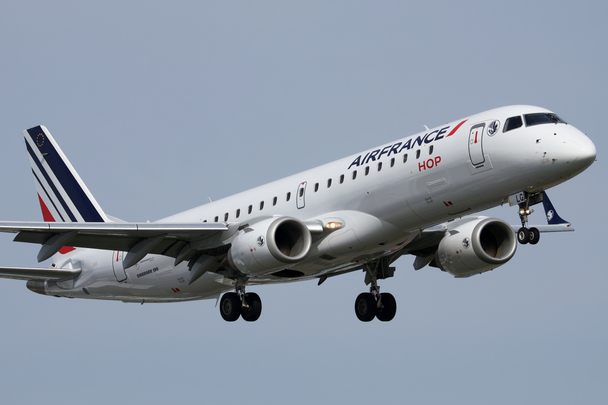 F-HBLG (Aircraft » EPWA Spotting » Embraer E190 (ERJ-190-100) » Air France Hop)