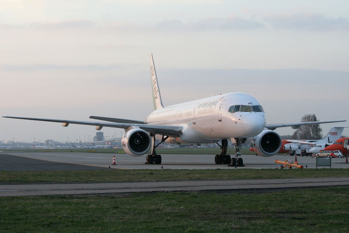 EI-IGC (Samoloty » Spotting na EPWA » Boeing 757-200 » Air Italy Polska)