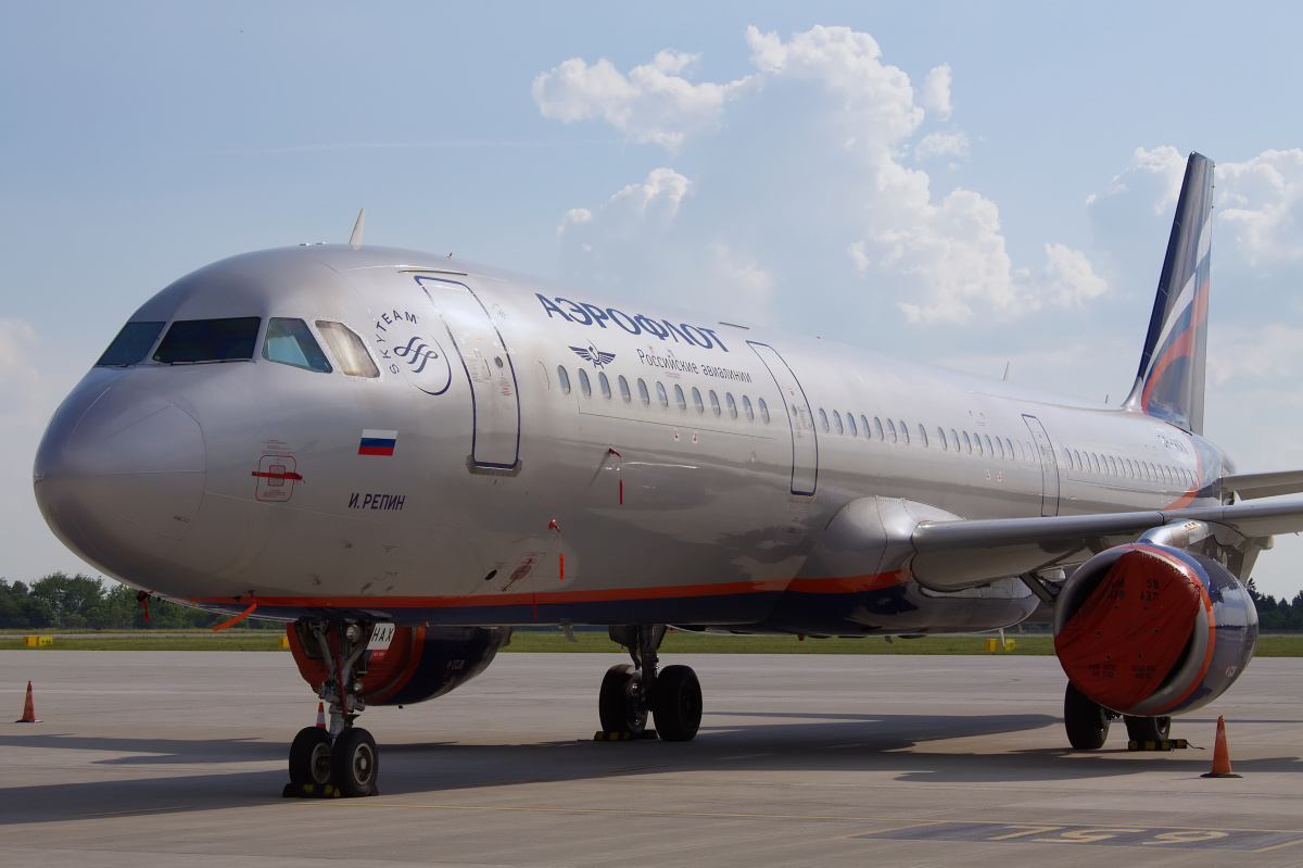 SP-HAX (Aeroflot) (Samoloty » Spotting na EPWA » Airbus A321-200 » Small Planet Airlines Polska)