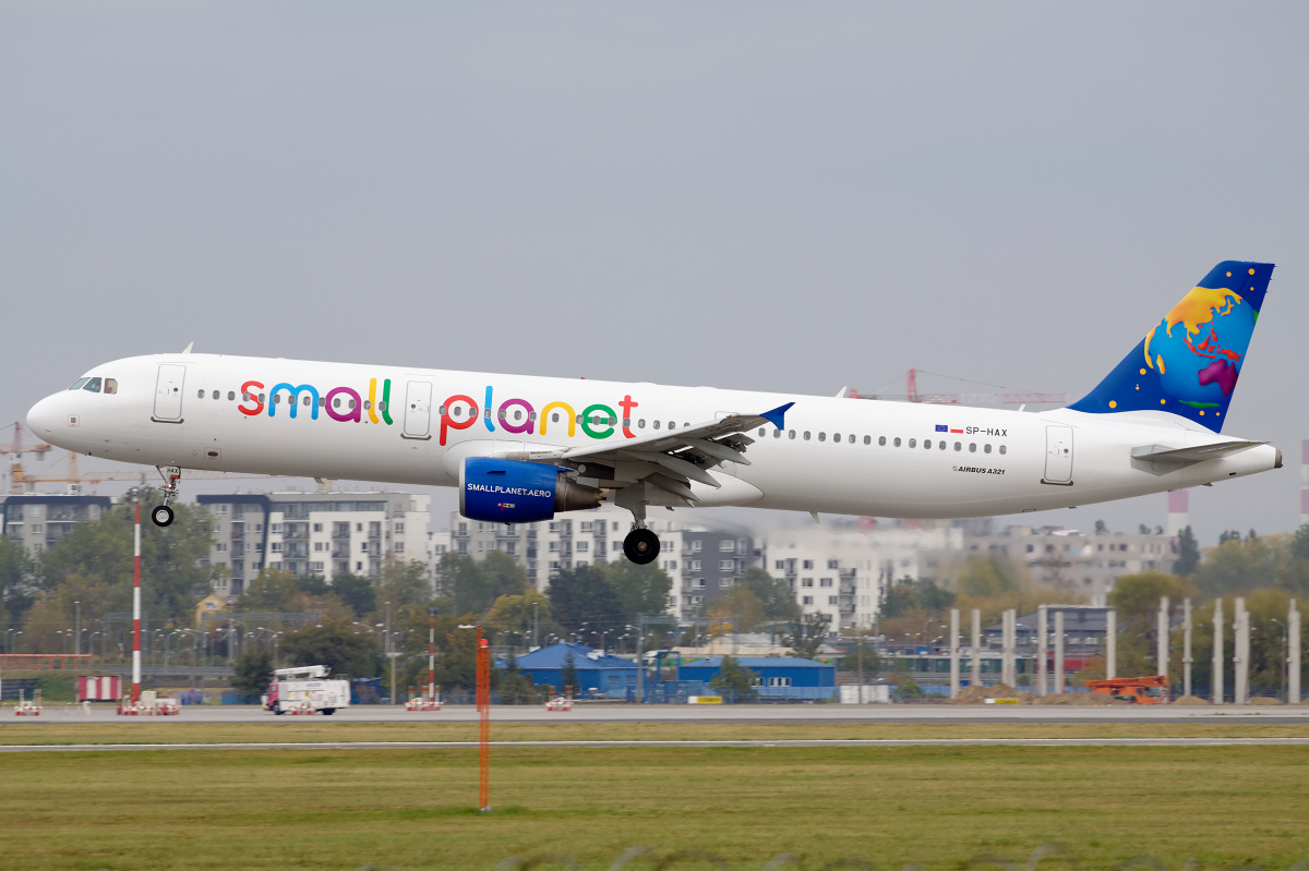 SP-HAX (Aircraft » EPWA Spotting » Airbus A321-200 » Small Planet Airlines Polska)