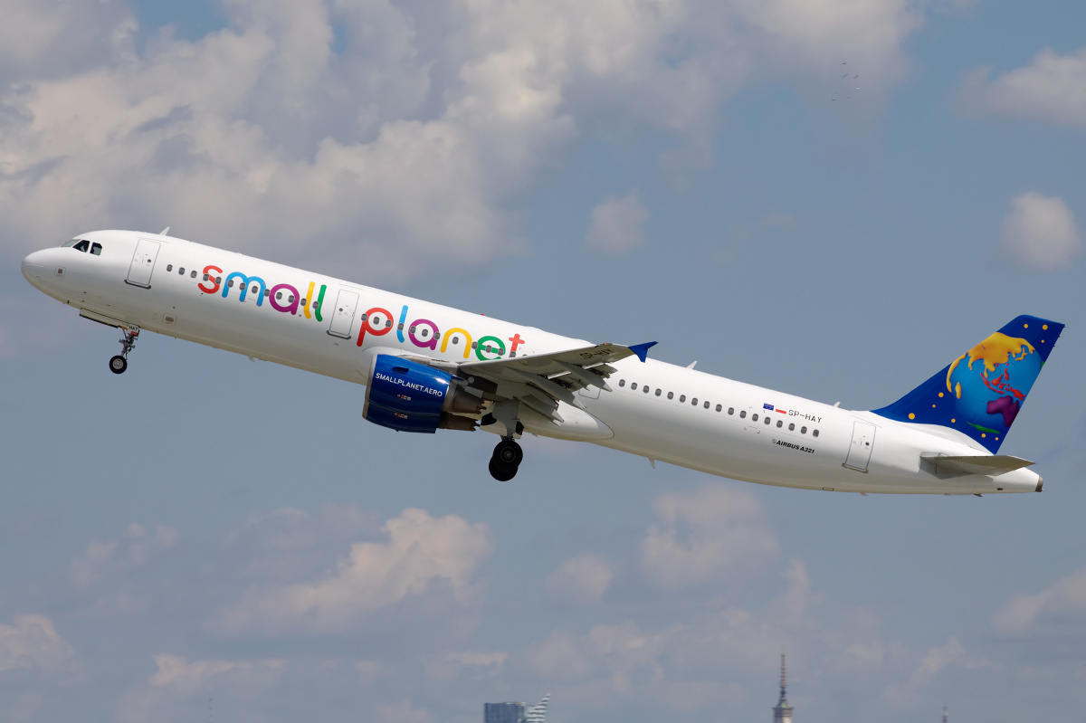 SP-HAY (Samoloty » Spotting na EPWA » Airbus A321-200 » Small Planet Airlines Polska)