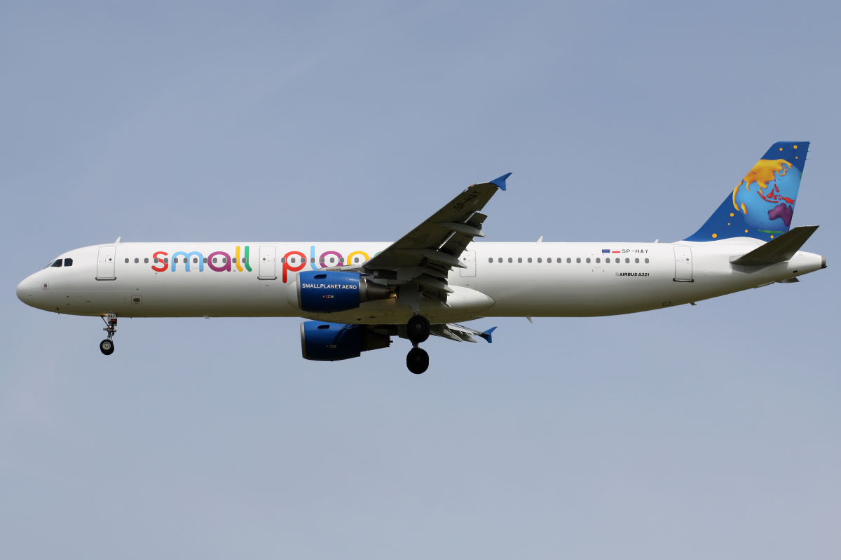 SP-HAY (Samoloty » Spotting na EPWA » Airbus A321-200 » Small Planet Airlines Polska)