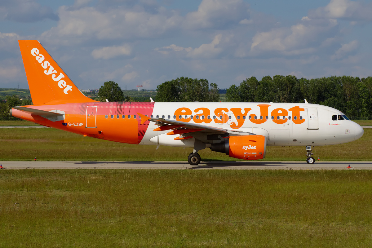 G-EZBF, EasyJet (Tartan livery) (Aircraft » Ferihegy Spotting » Airbus A319-100)