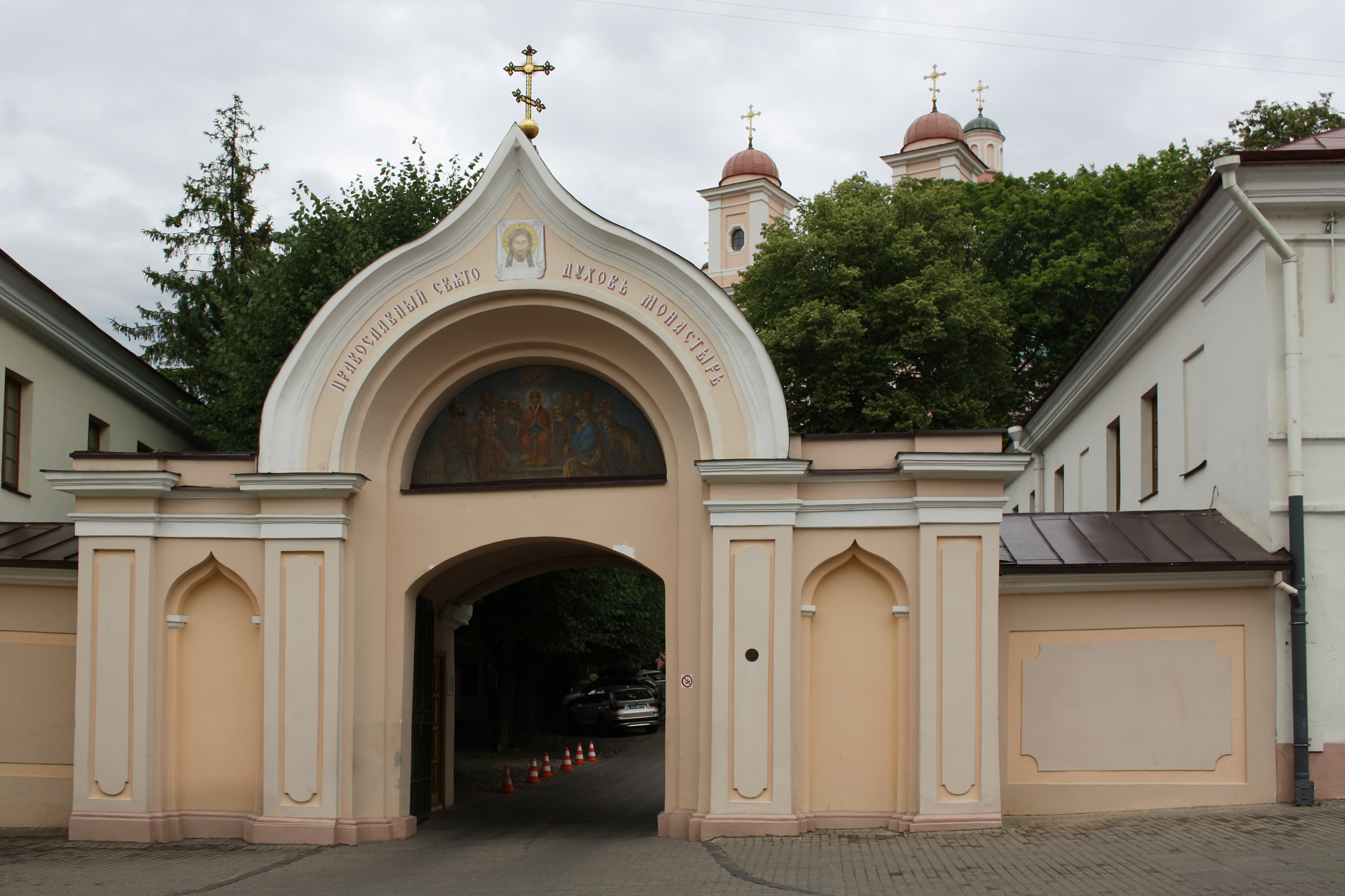 Wejście do Cerkwi Św. Ducha (Podróże » Wilno » Kościoły i cerkwie)