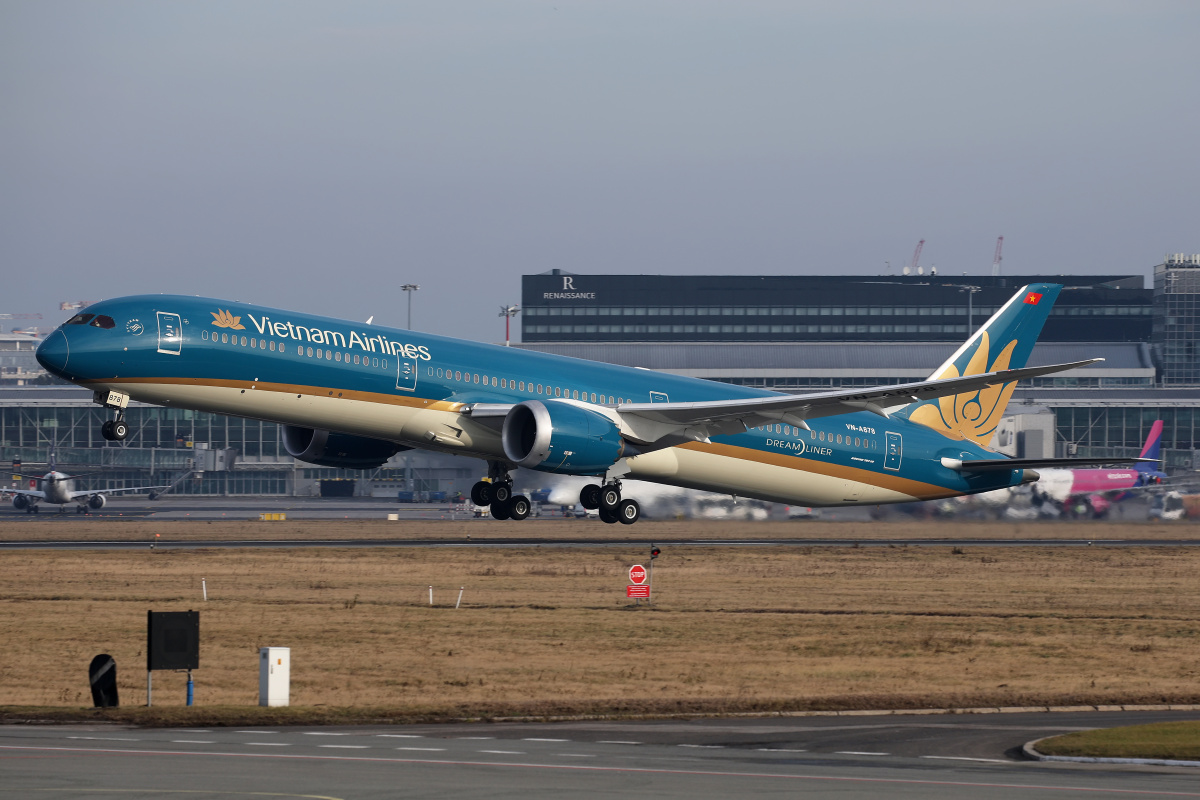 VN-A878, Vietnam Airlines (Aircraft » EPWA Spotting » Boeing 787-10 Dreamliner)