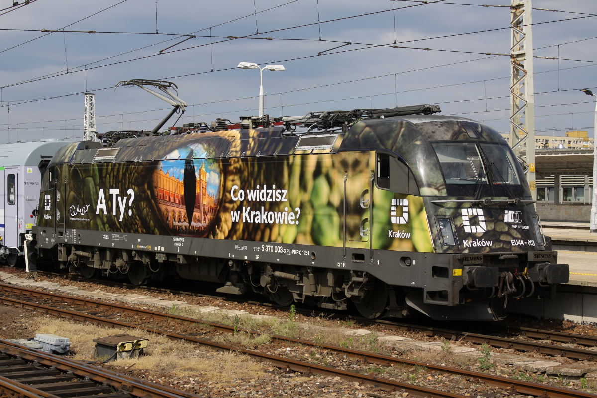 EU44-003 Husarz (What do you see in Krakow livery) (Vehicles » Trains and Locomotives » Siemens EuroSprinter ES64U4 Taurus)