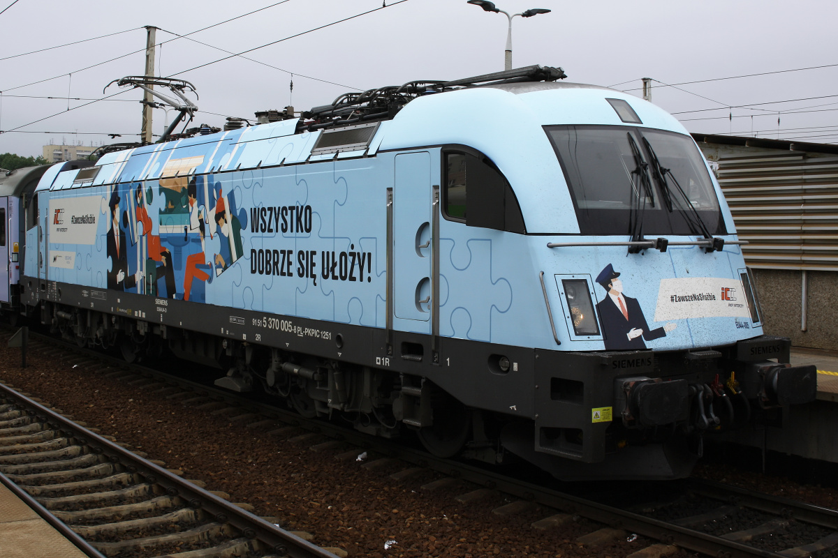 EU44-005 Husarz (malatura Wszystko dobrze się ułoży) (Pojazdy » Pociągi i lokomotywy » Siemens EuroSprinter ES64U4 Taurus)