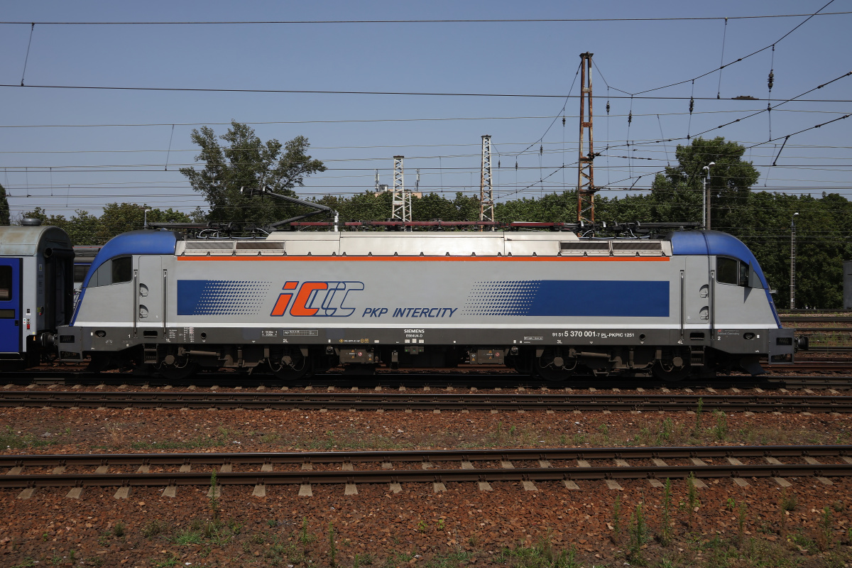 EU44-001 Husarz (Vehicles » Trains and Locomotives » Siemens EuroSprinter ES64U4 Taurus)