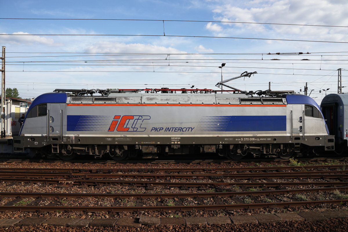 EU44-006 Husarz (Vehicles » Trains and Locomotives » Siemens EuroSprinter ES64U4 Taurus)