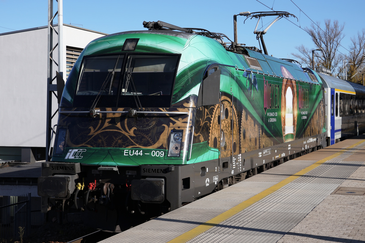 EU44-009 Husarz ("Wicked" wrap) (Vehicles » Trains and Locomotives » Siemens EuroSprinter ES64U4 Taurus)