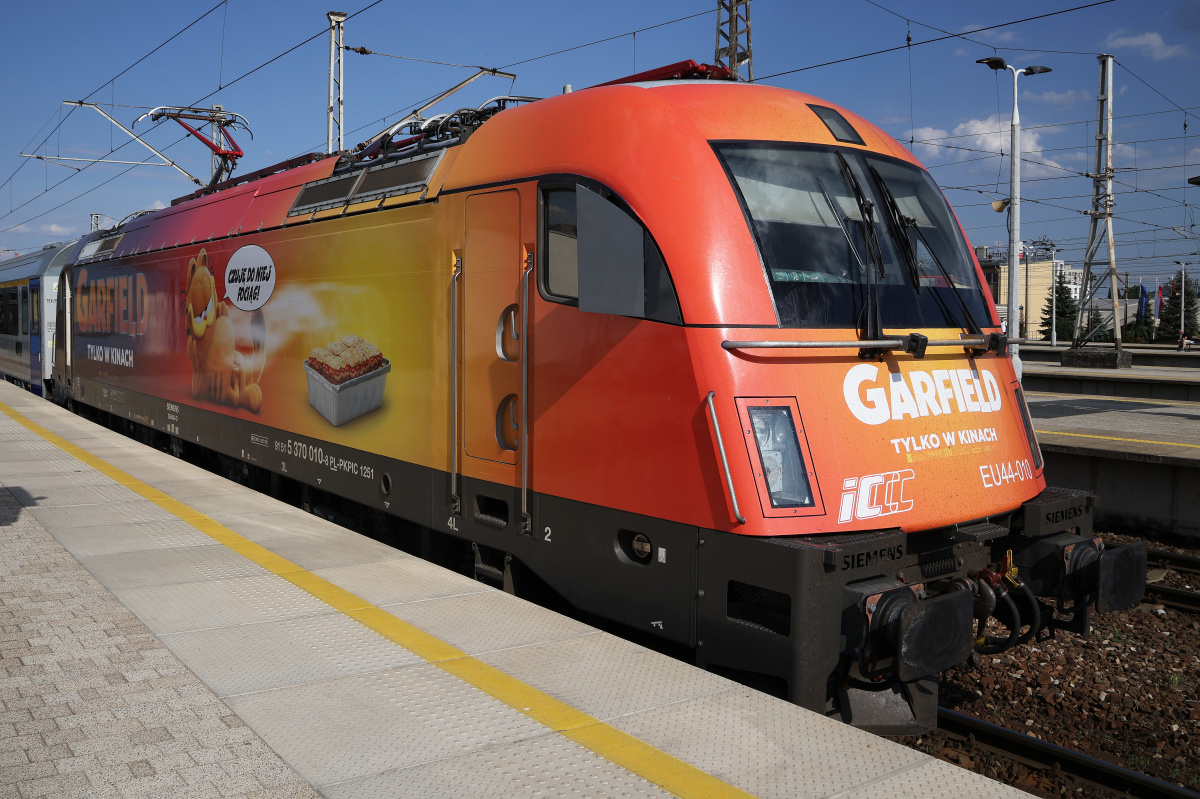 EU44-010 Husarz (Garfield livery) (Vehicles » Trains and Locomotives » Siemens EuroSprinter ES64U4 Taurus)