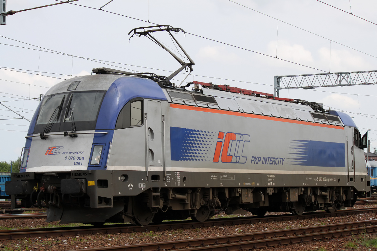 EU44-006 Husarz (Vehicles » Trains and Locomotives » Siemens EuroSprinter ES64U4 Taurus)