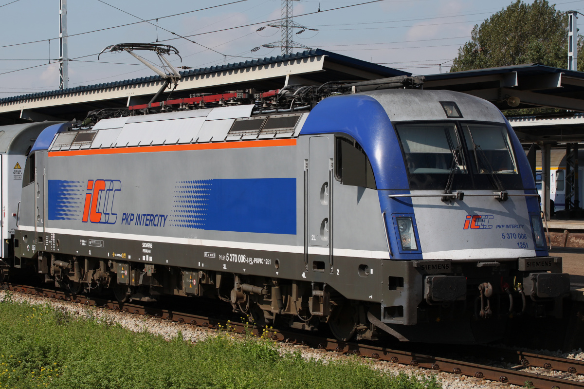 EU44-006 Husarz (Vehicles » Trains and Locomotives » Siemens EuroSprinter ES64U4 Taurus)