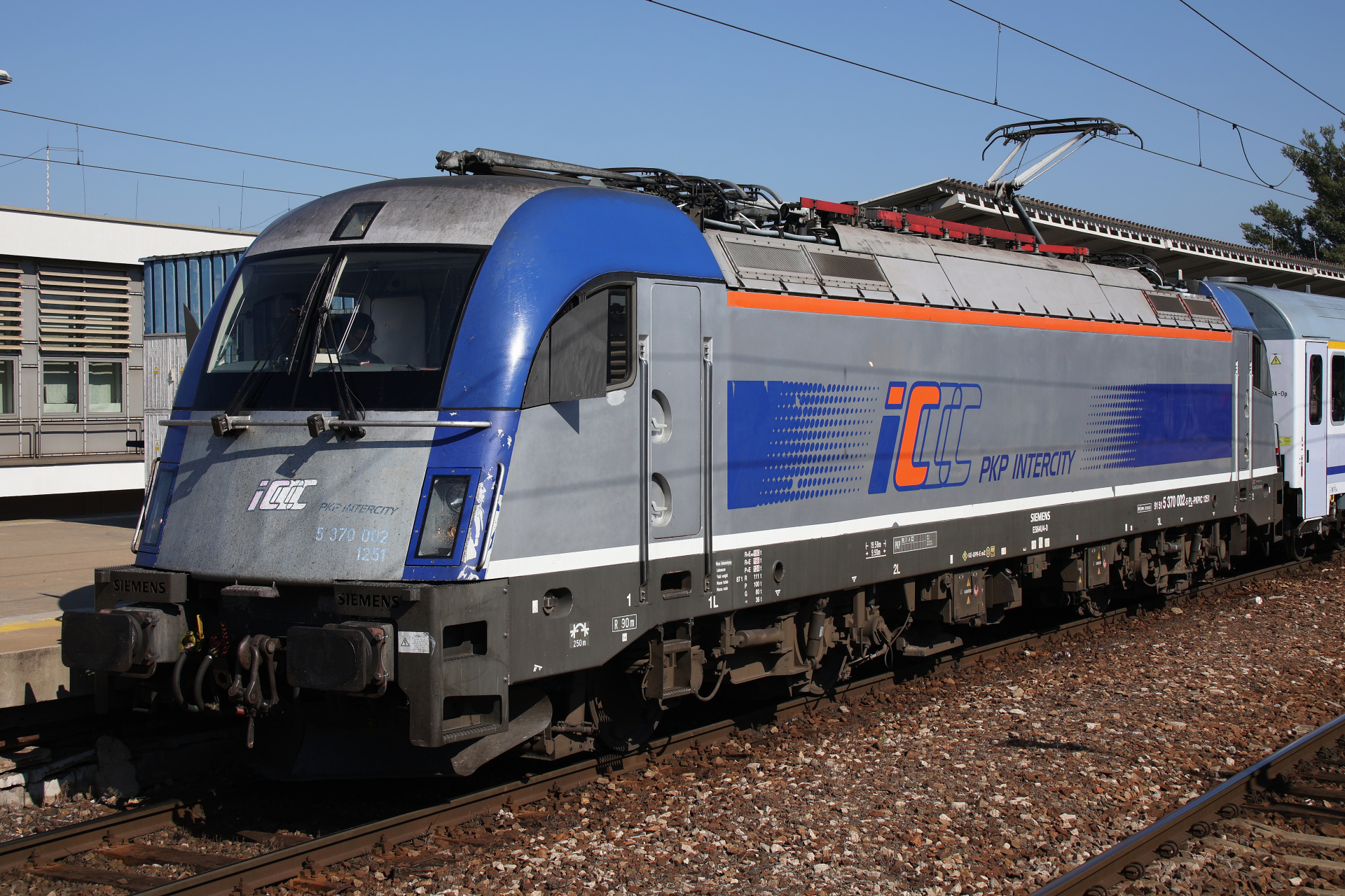 EU44-002 (Vehicles » Trains and Locomotives » Siemens EuroSprinter ES64U4 Taurus (Husarz))