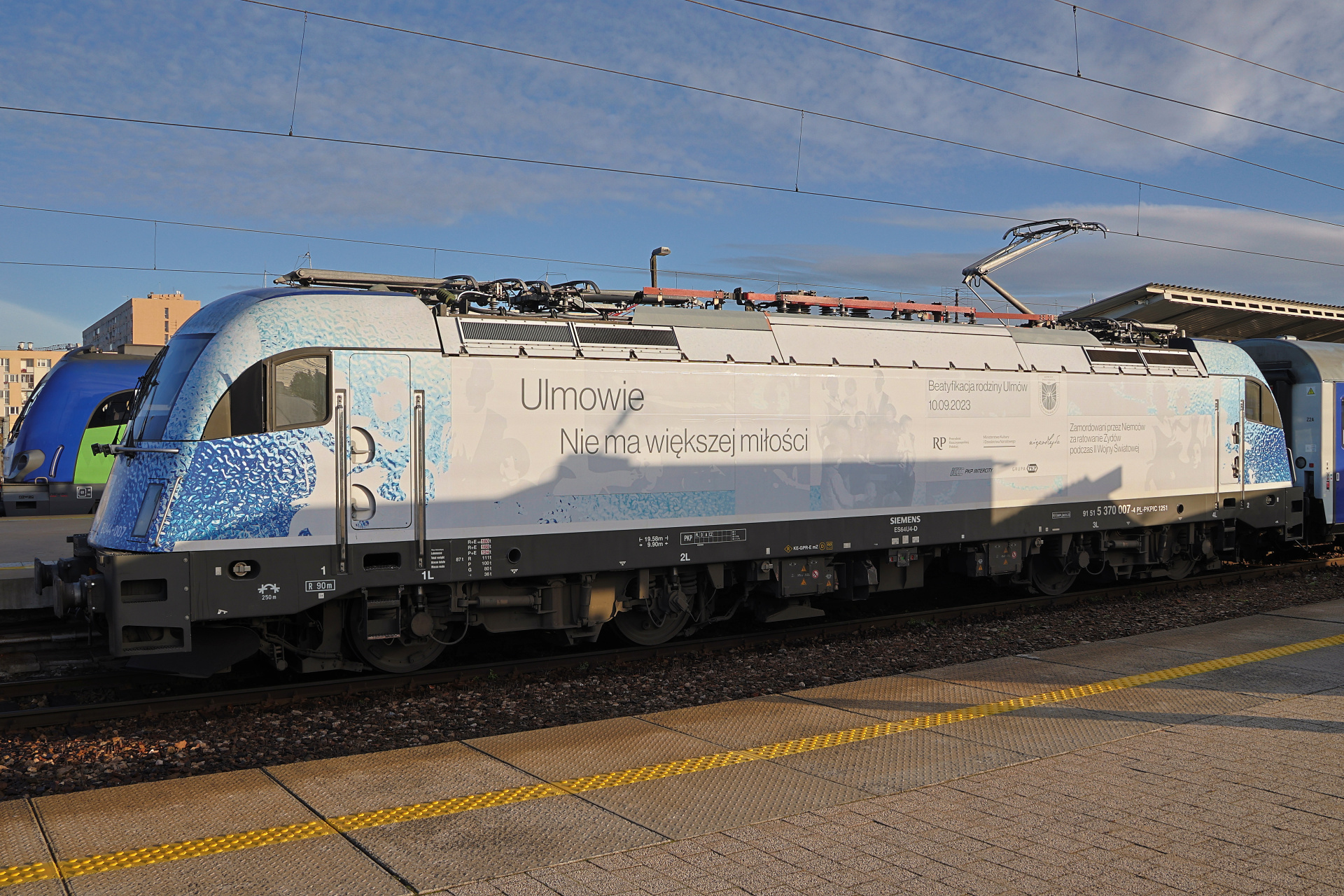 EU44 007 (The Ulma Family. There is no greater love livery) (Vehicles » Trains and Locomotives » Siemens EuroSprinter ES64U4 Taurus (Husarz))