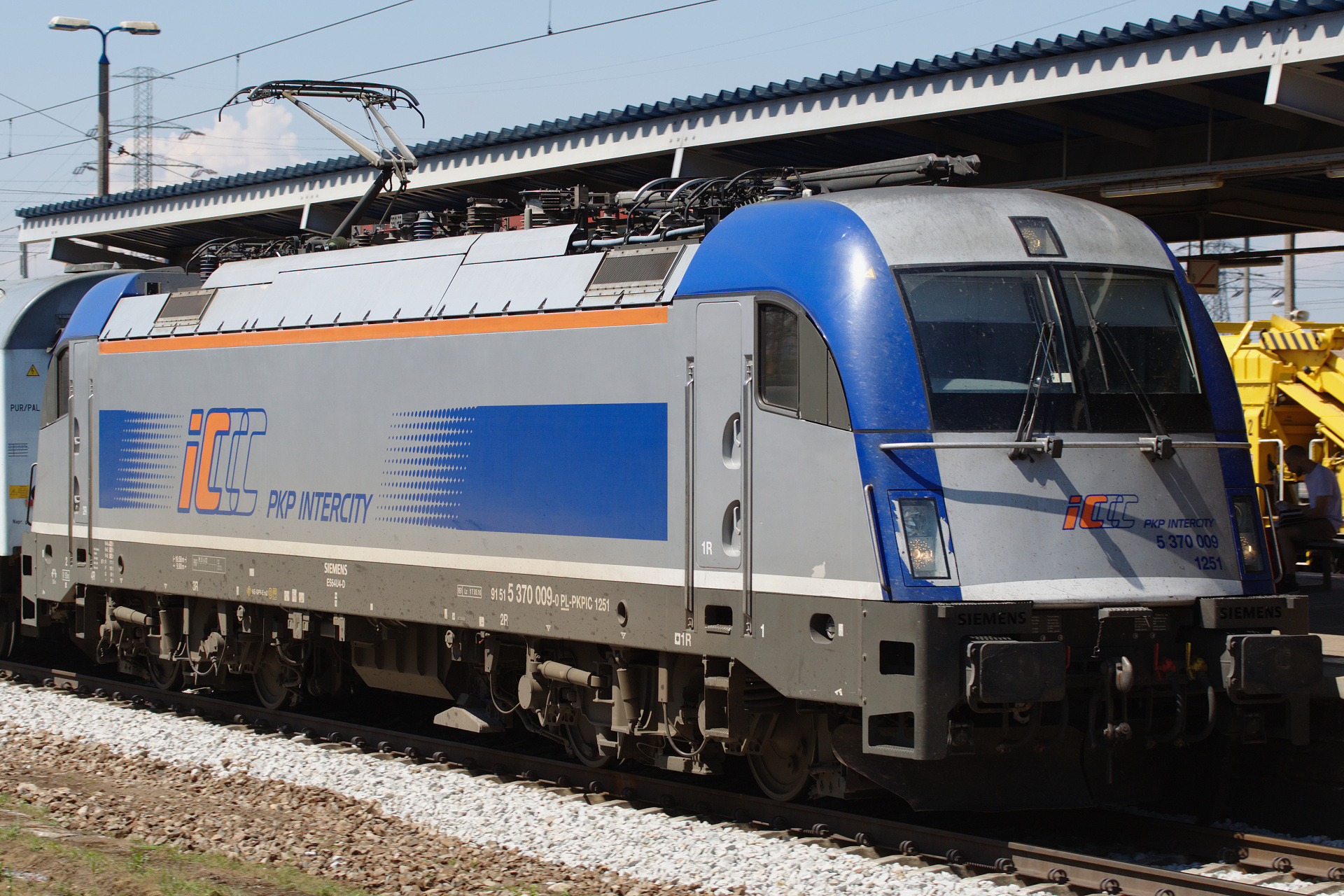 EU44-009 (Vehicles » Trains and Locomotives » Siemens EuroSprinter ES64U4 Taurus (Husarz))