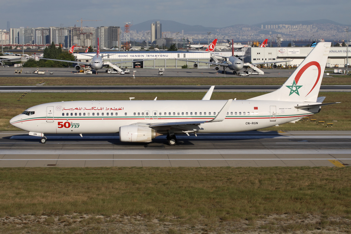 CN-RGN, Royal Air Maroc (malowanie 50-ty Boeing 737, sticker 60. rocznicy) (Samoloty » Port Lotniczy im. Atatürka w Stambule » Boeing 737-800)