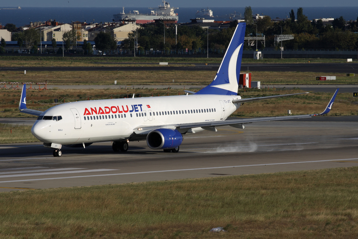 TC-JFZ, AnadoluJet (Samoloty » Port Lotniczy im. Atatürka w Stambule » Boeing 737-800)