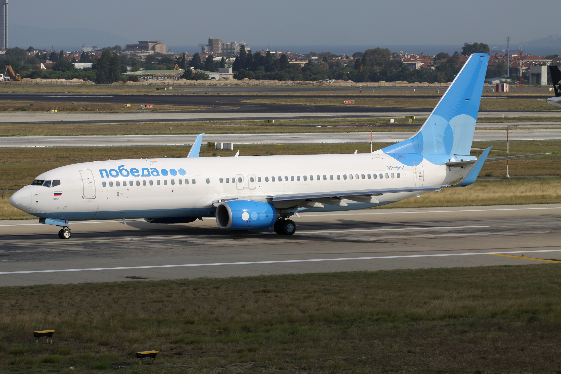 VP-BPJ, Pobeda Airlines (Samoloty » Port Lotniczy im. Atatürka w Stambule » Boeing 737-800)
