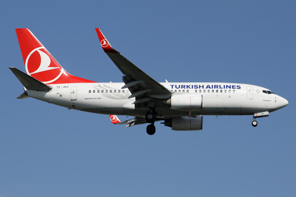TC-JKO, THY Turkish Airlines (Samoloty » Port Lotniczy im. Atatürka w Stambule » Boeing 737-700)